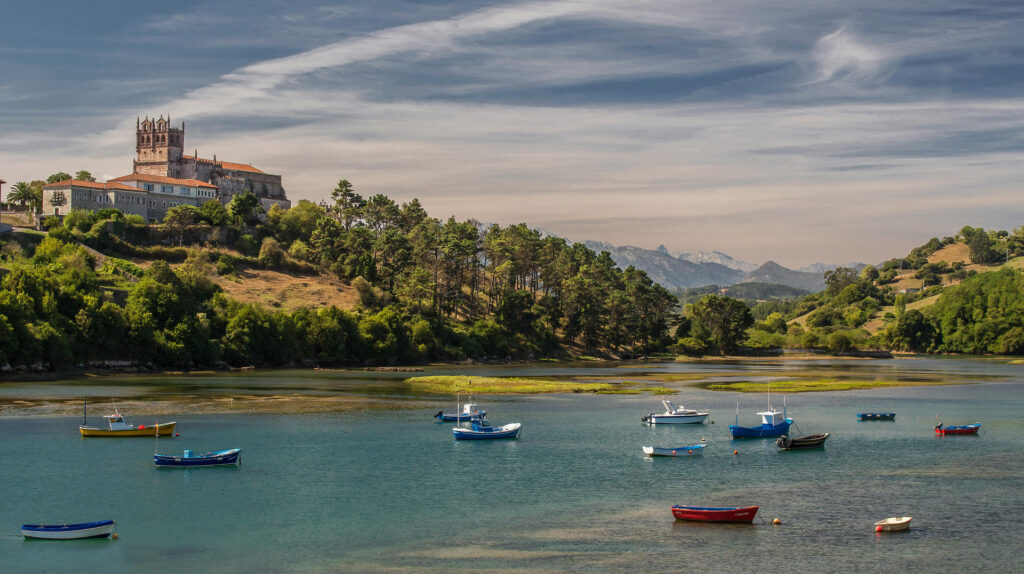 Imagen de barcos en San Vicente de la Barquera